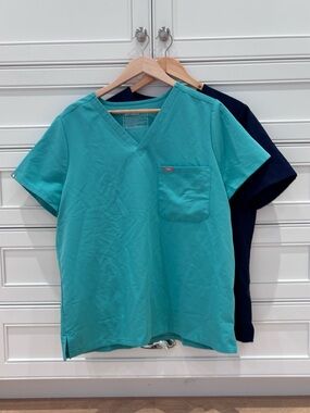 Set of 2 Figs Scrub Tops XL